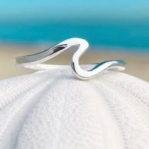 Elegant Silver Wave Ring